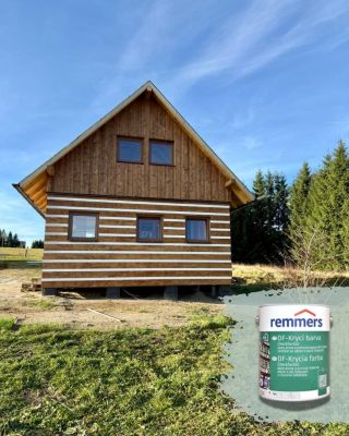 Malá změna. Velký efekt. 🤍 Remmers Deckfarbe – bílá (RAL 9016) dodala roubence čistotu a kontrast. #barvynadrevo #remmers...